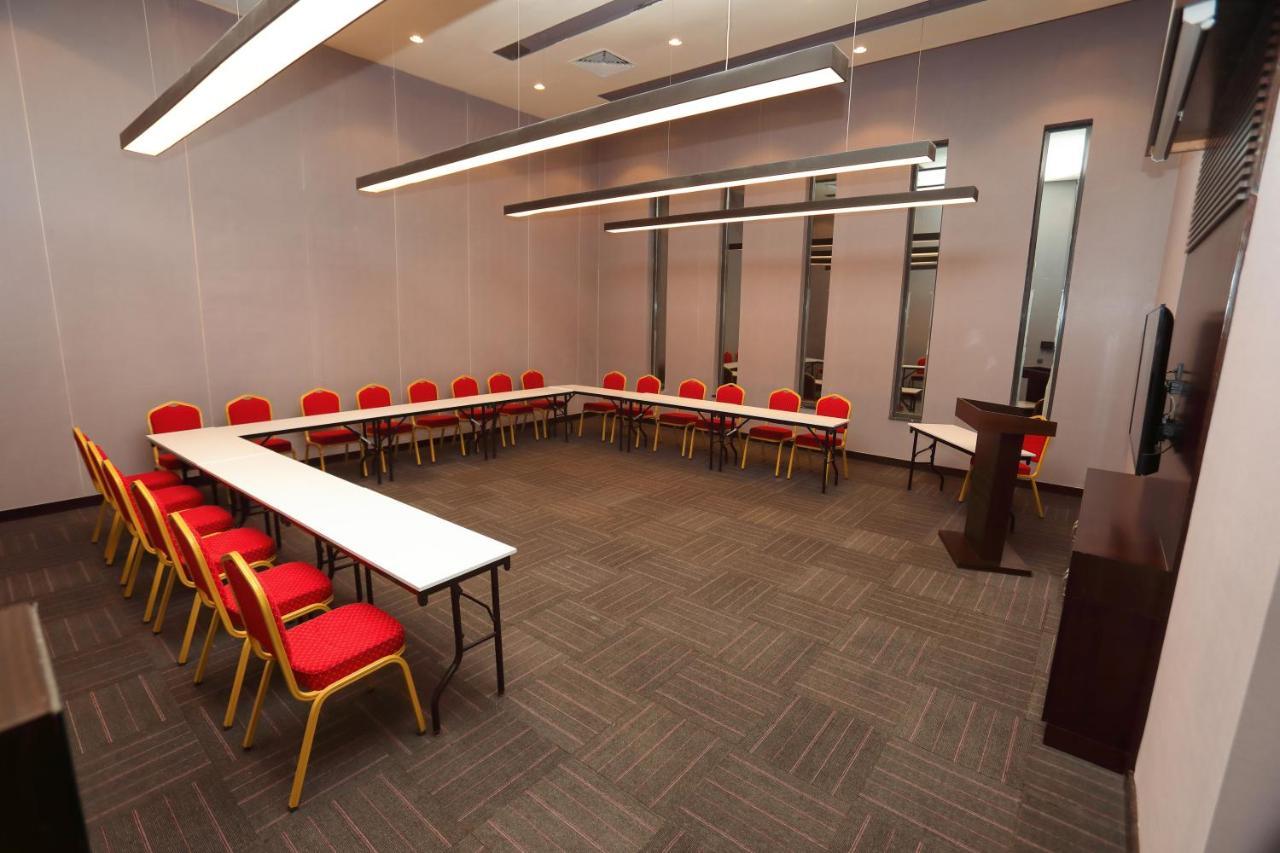 The Green Park Газиантеп Екстериор снимка A typical meeting room