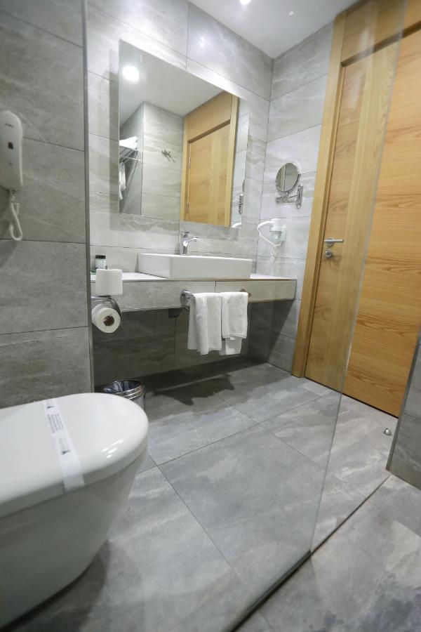 The Green Park Газиантеп Екстериор снимка Bathroom in a hotel